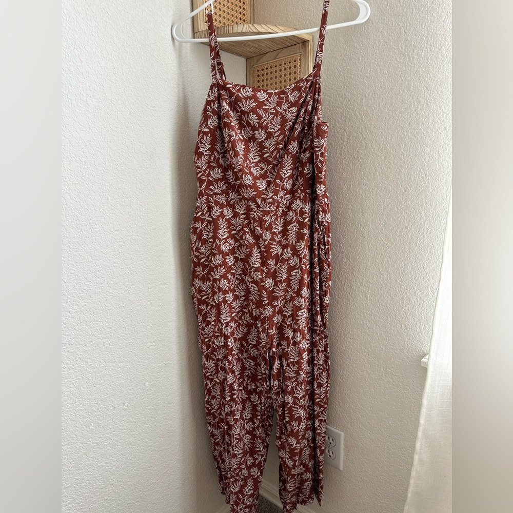 Old Navy small, burnt orange flowy romper with minimalistic foliage design